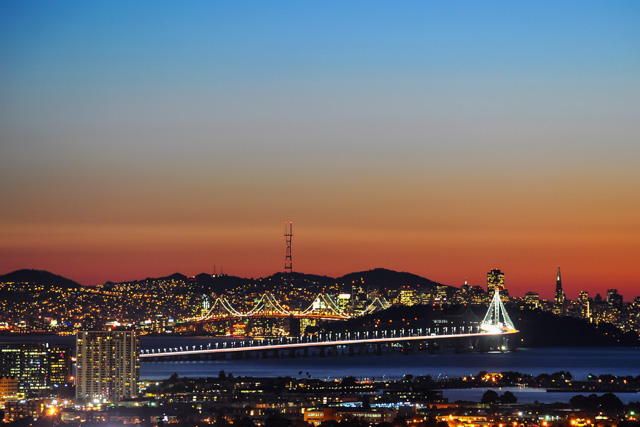 Beautiful Sunset over the New Bay Bridge and San Francisco. Photo: http://www.joelthaiphotography.com