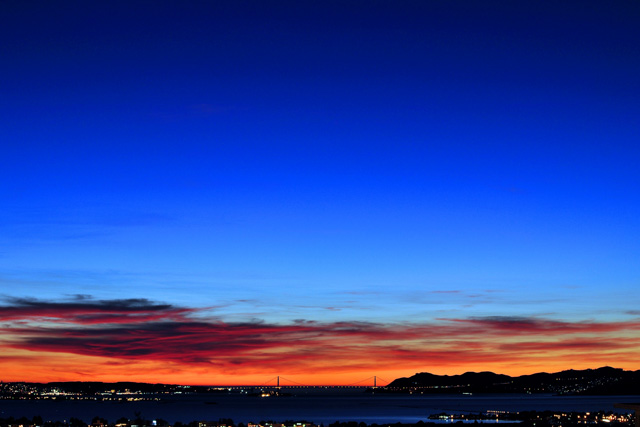 Sunset over San Francisco Bay. Photo: http://www.joelthaiphotography.com