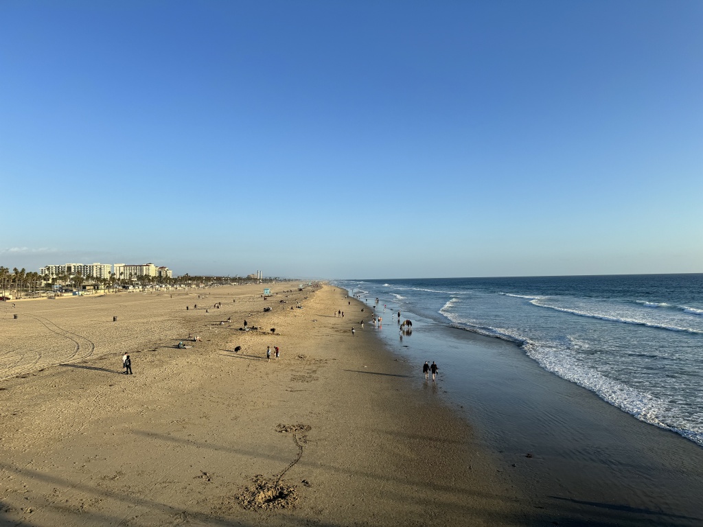 A photo of the beach shore where the ocean meets it.