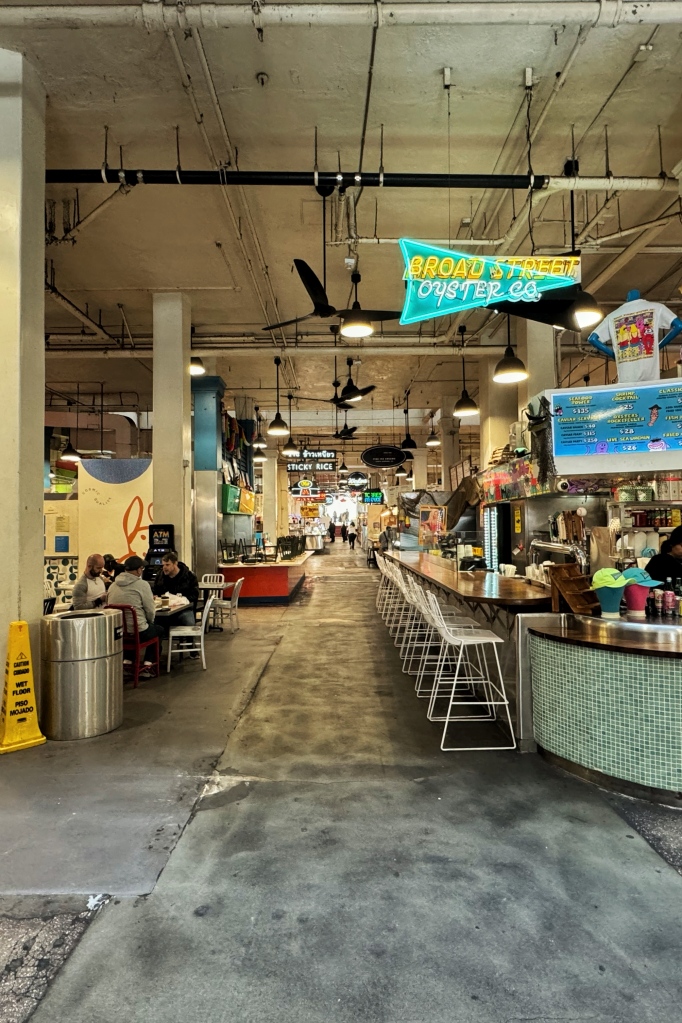 Linear view of a market.